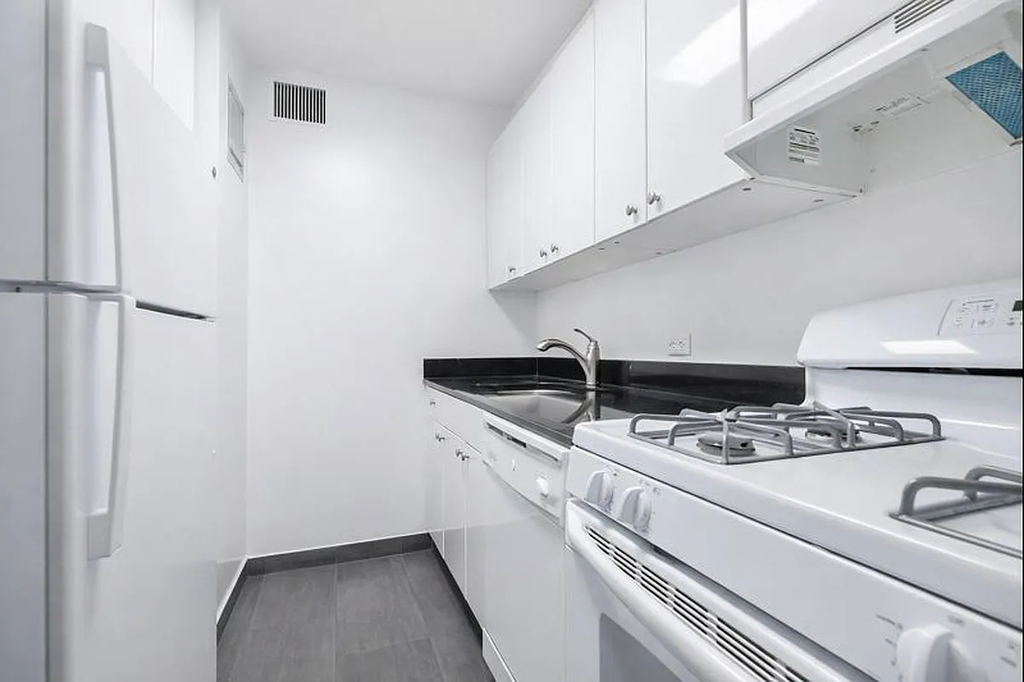 East 39th Street - Photo 2