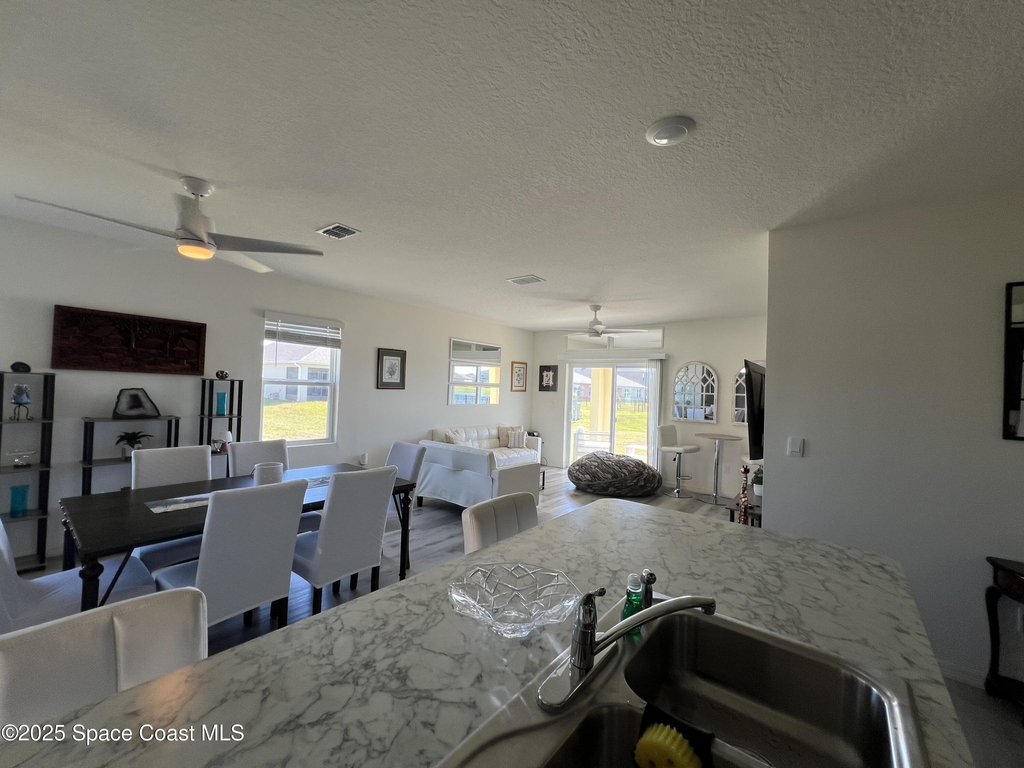 976 Trinity Street - Photo 4