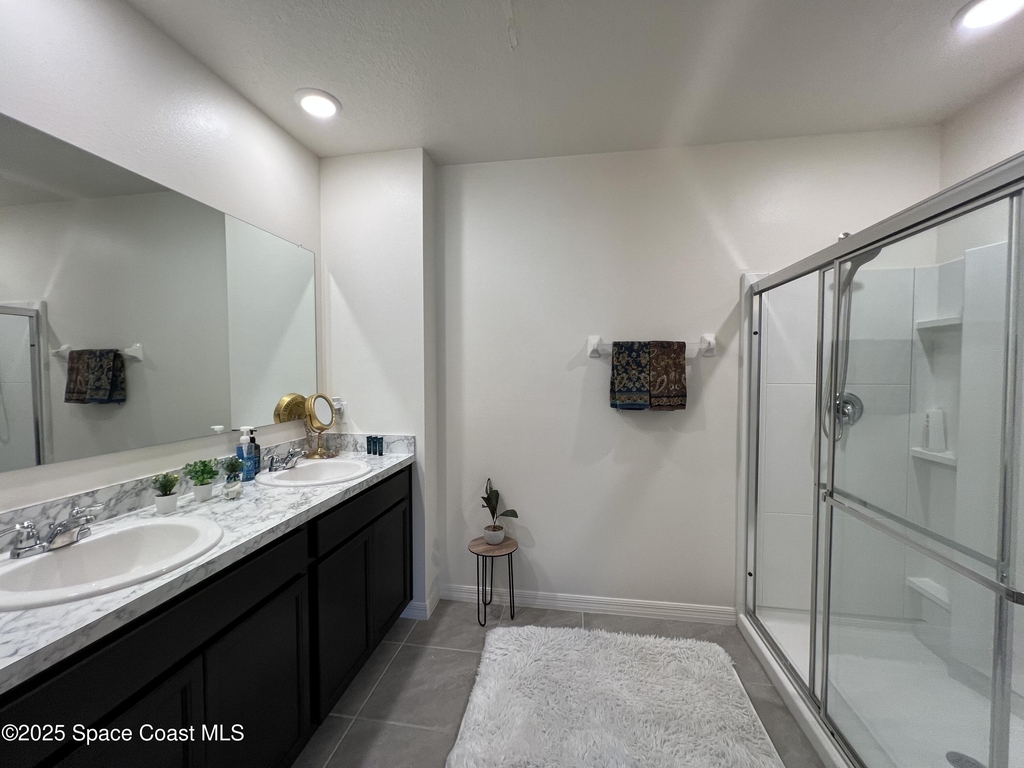 976 Trinity Street - Photo 35