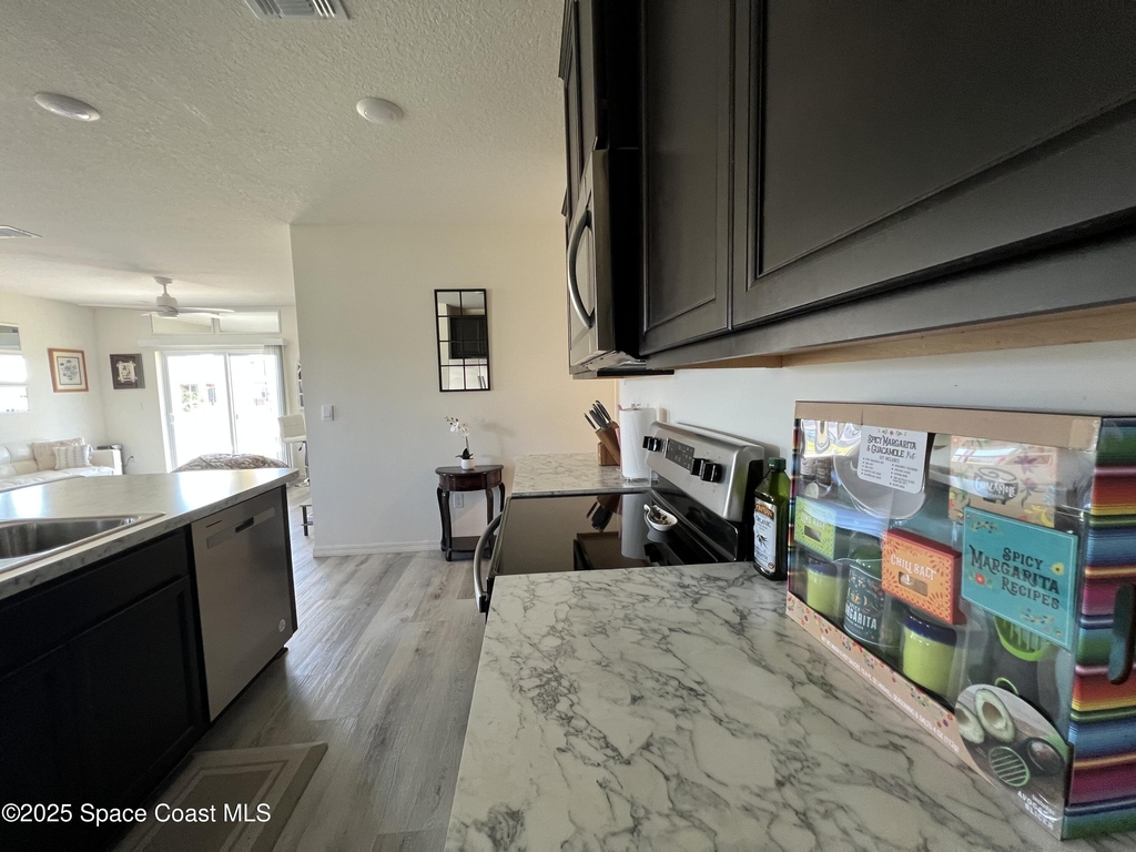 976 Trinity Street - Photo 8