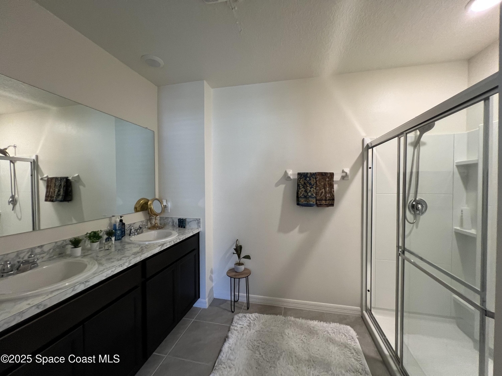 976 Trinity Street - Photo 40