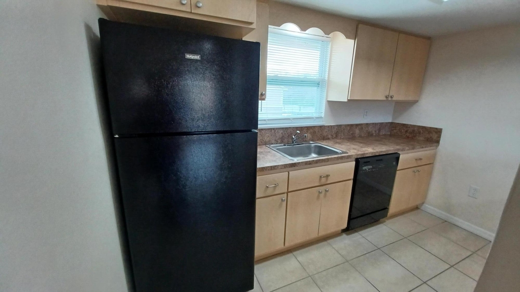 280 Ulster Lane - Photo 4