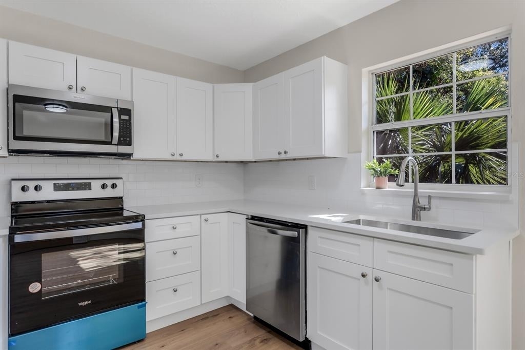 14717 Sunset St - Photo 3