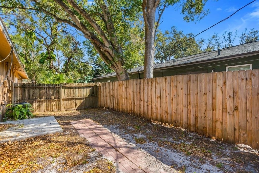 14717 Sunset St - Photo 2