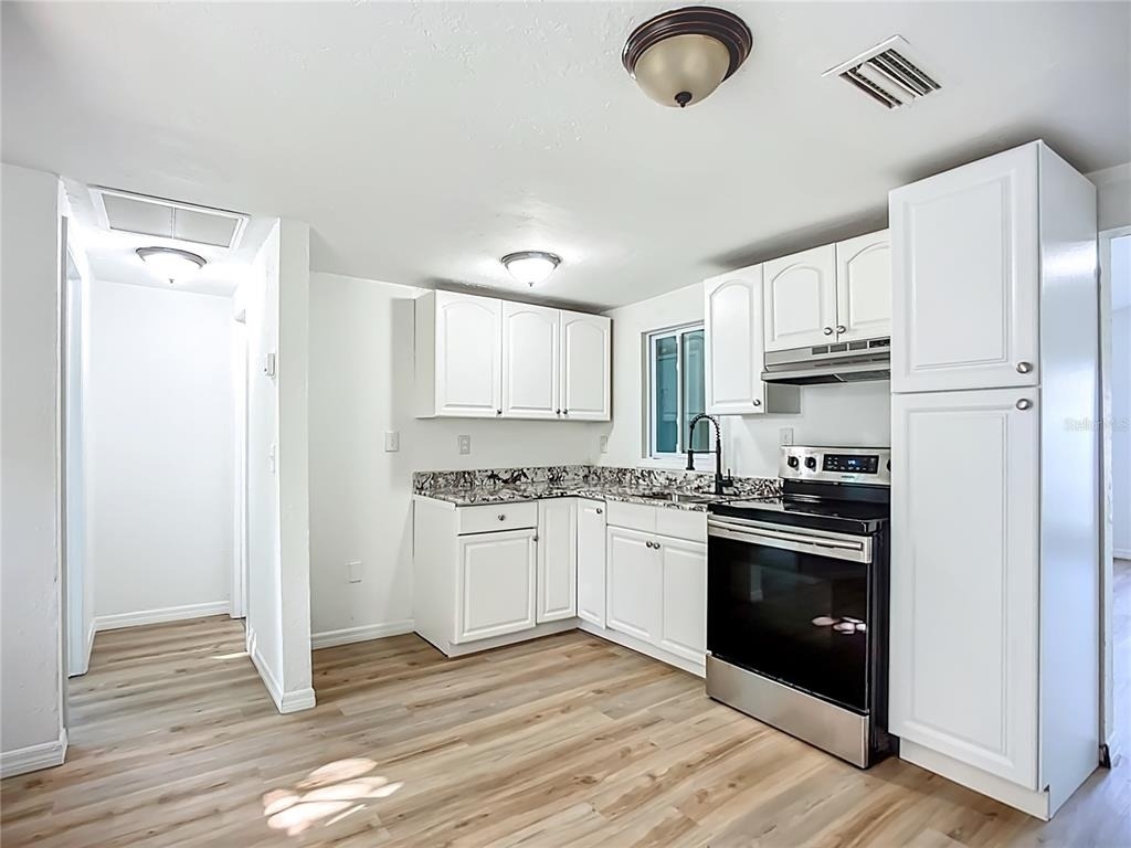 317 Jessica Street S - Photo 3