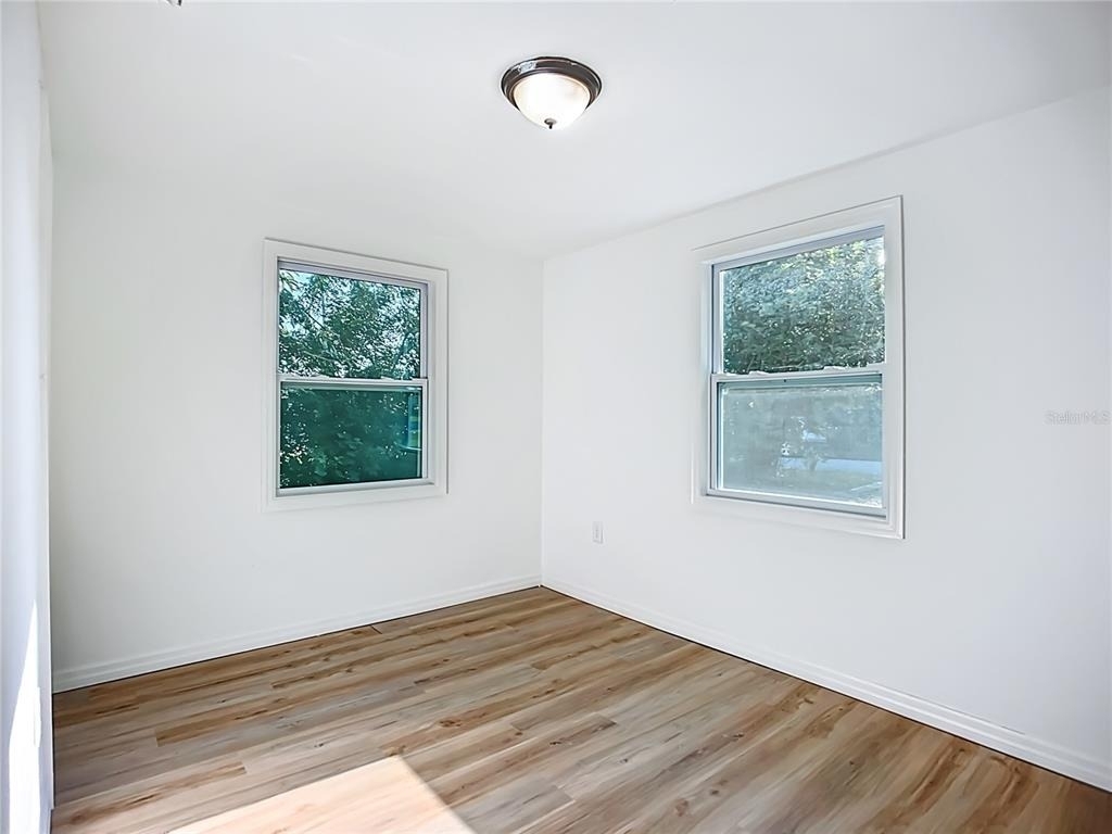 317 Jessica Street S - Photo 4