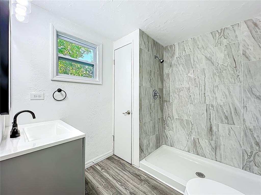 317 Jessica Street S - Photo 9