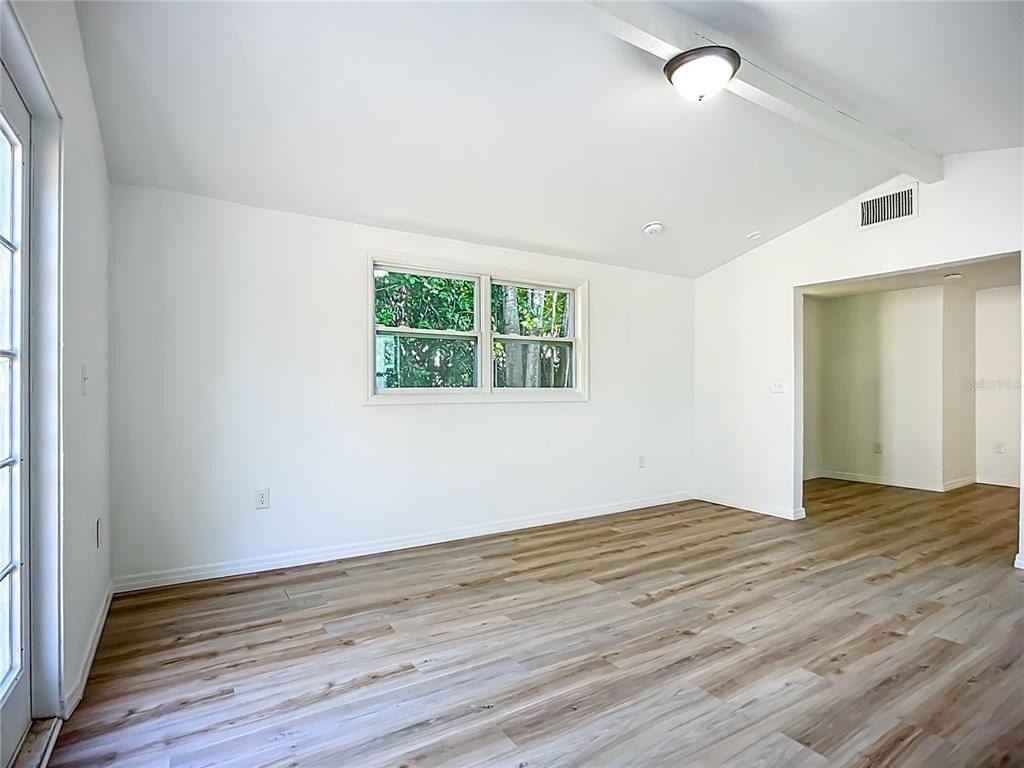 317 Jessica Street S - Photo 8