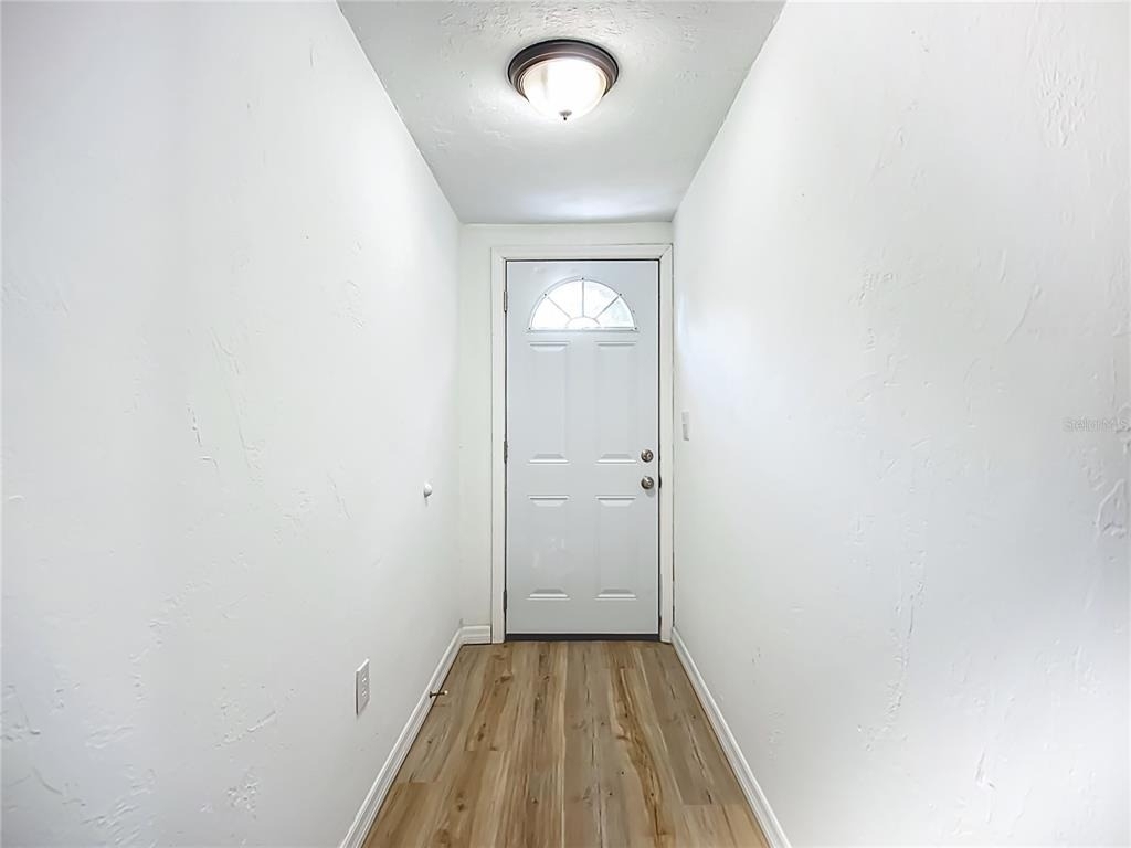 317 Jessica Street S - Photo 0