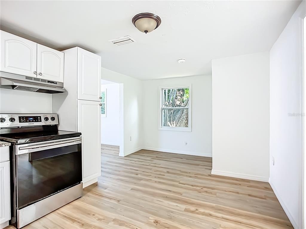 317 Jessica Street S - Photo 2