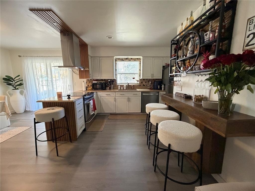 137 N Nowell Street - Photo 2