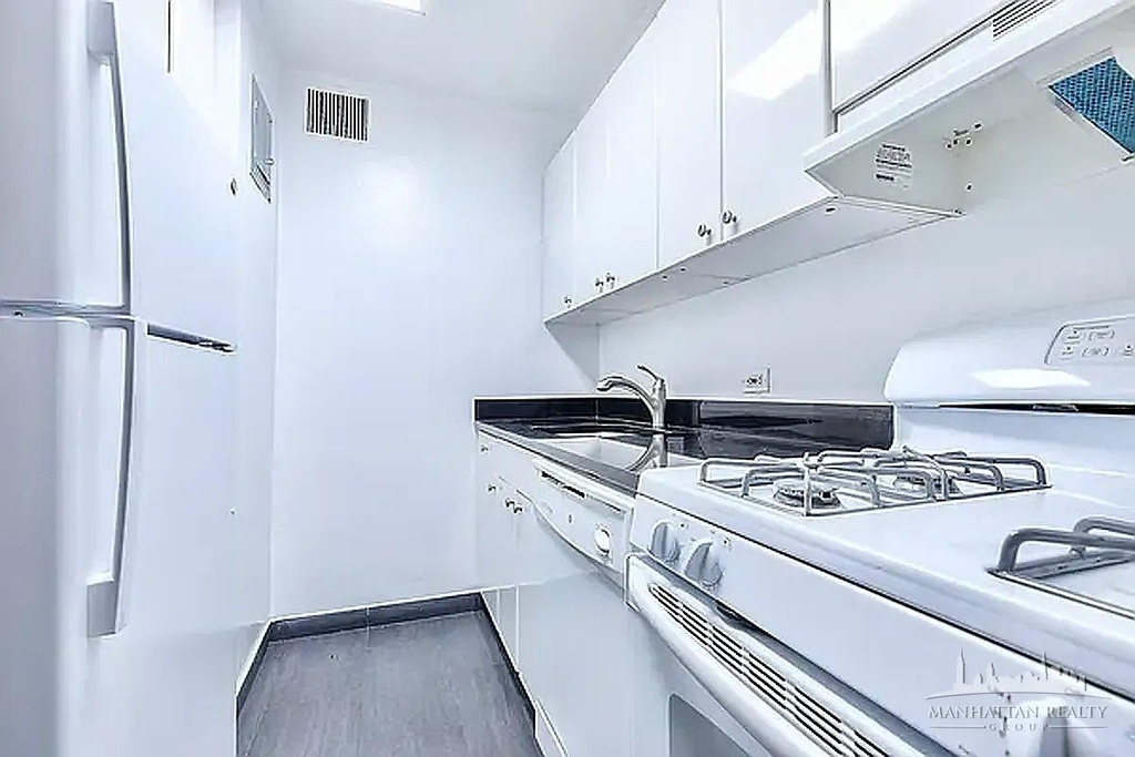 E 46th St - Photo 0
