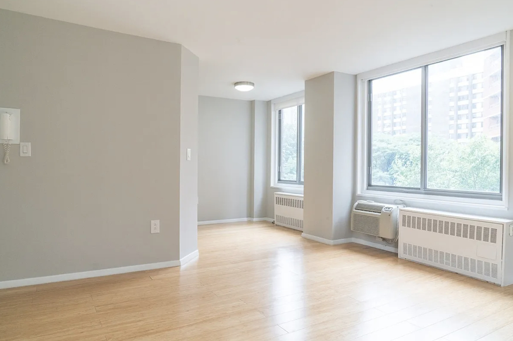2nd Avenue - Photo 0