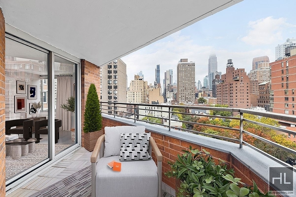 2nd Avenue - Photo 2