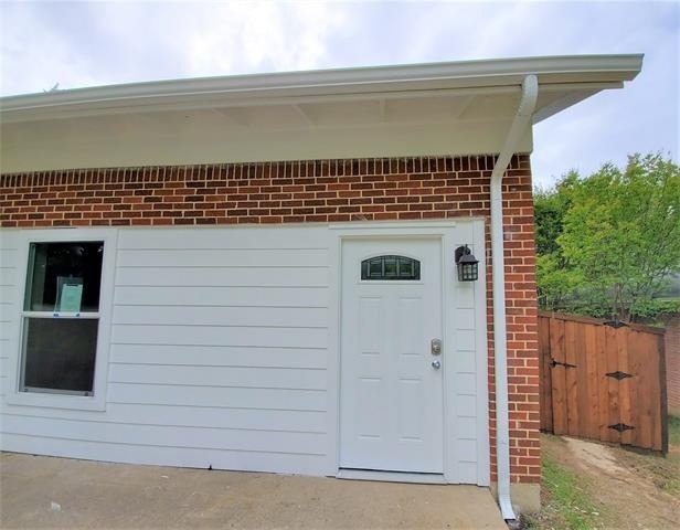 2115 Glenwood Lane - Photo 0