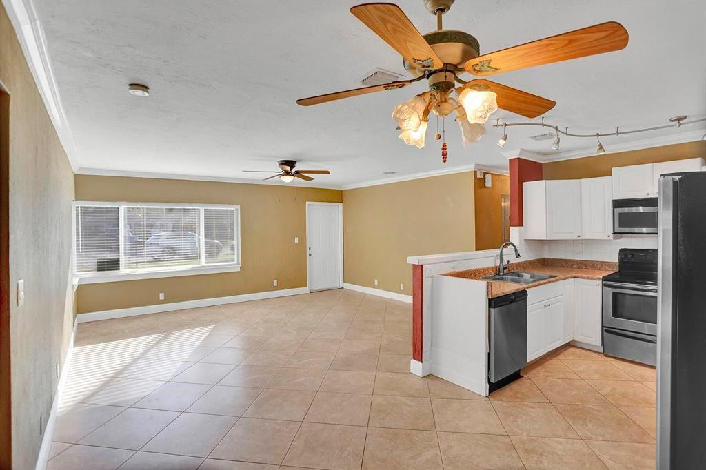 1129 Nw 7th Terrace - Photo 4