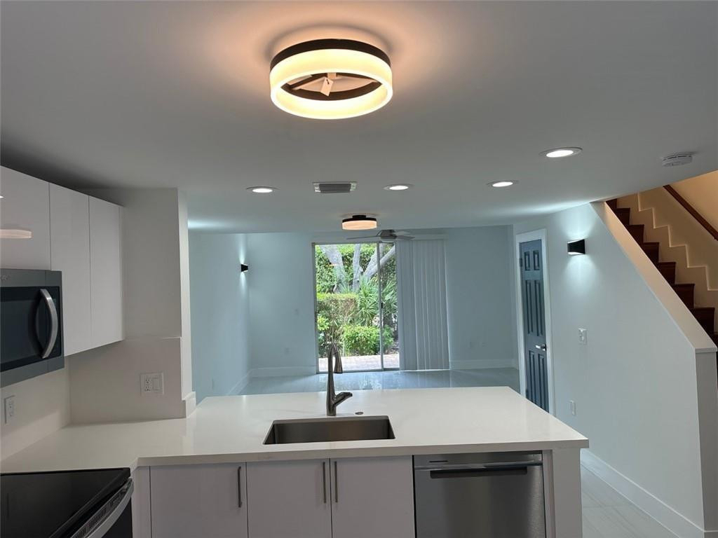 972 Jeffery Street - Photo 4