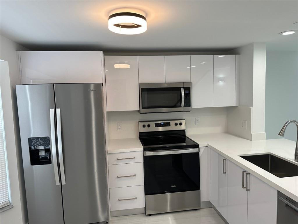 972 Jeffery Street - Photo 0