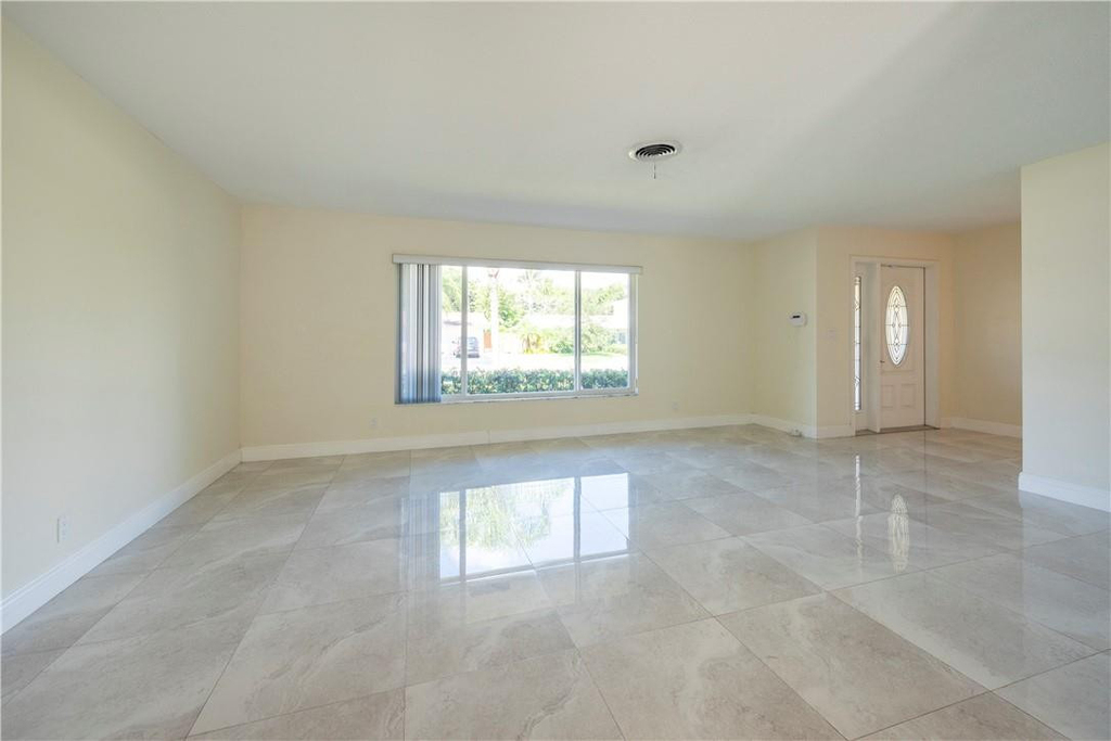 5200 Ne 15th Avenue - Photo 3