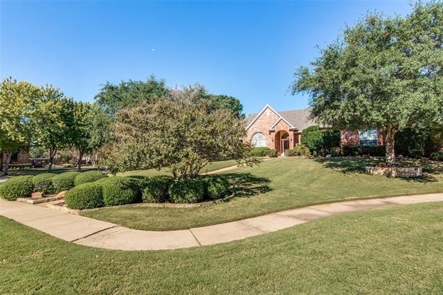 700 Essex Court - Photo 2