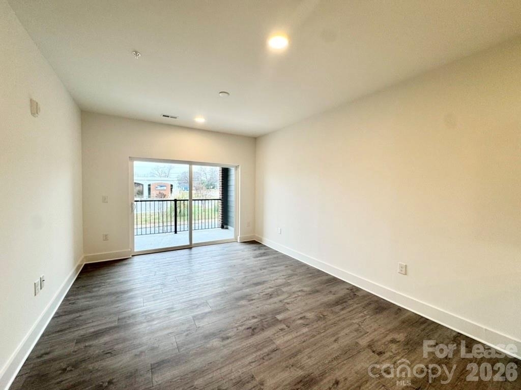 175 W Black Street W - Photo 0