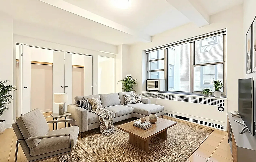 East 39th Street - Photo 0