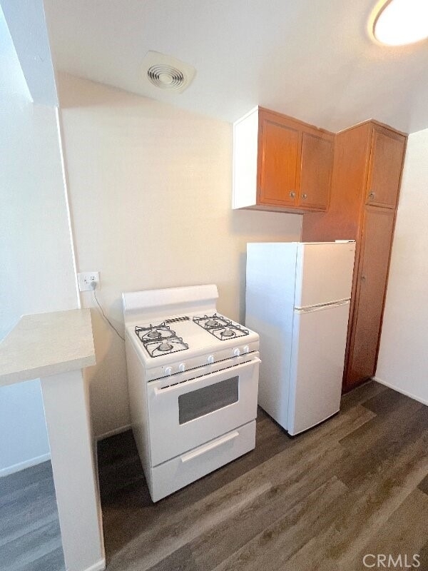 2115 Placentia Avenue - Photo 5