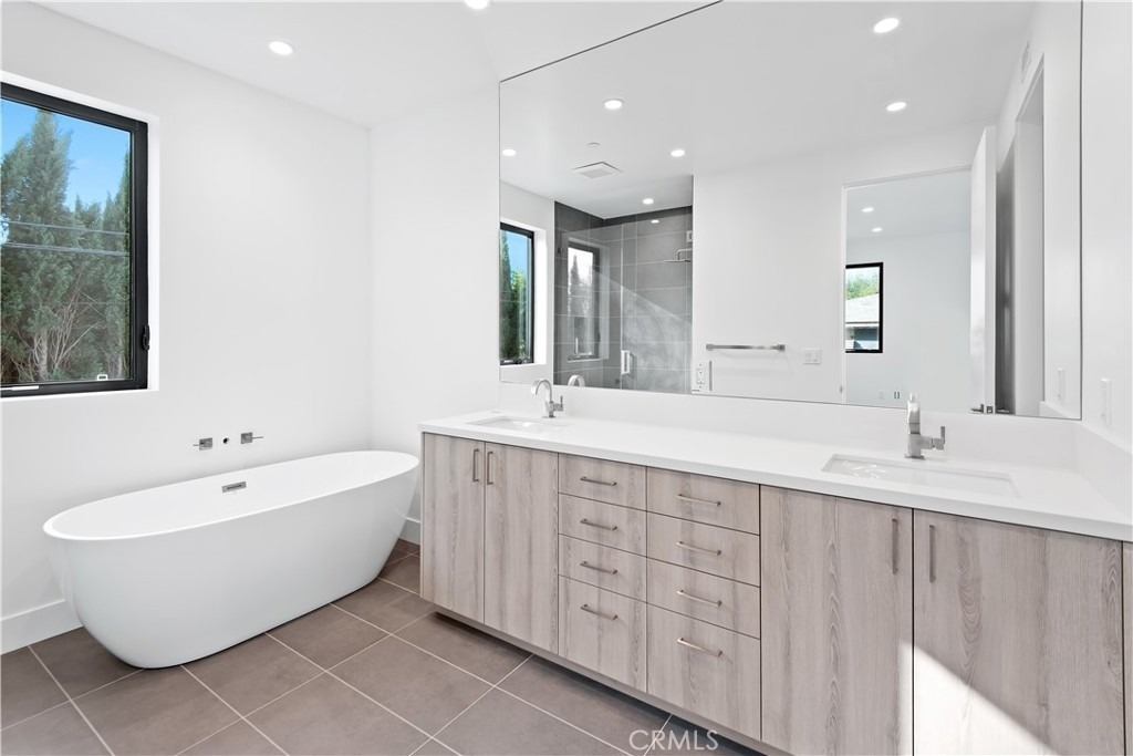 12300 Oxnard Street - Photo 12