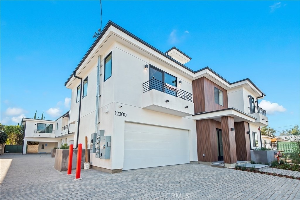 12300 Oxnard Street - Photo 0