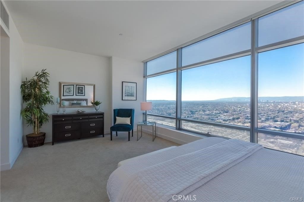 900 W Olympic Boulevard - Photo 5