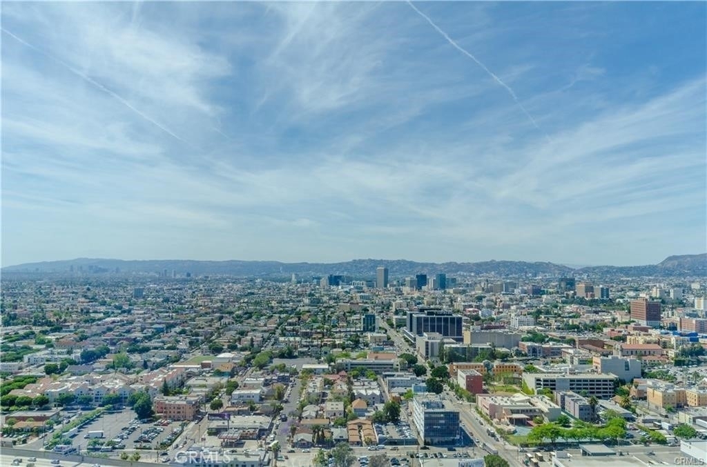 900 W Olympic Boulevard - Photo 9