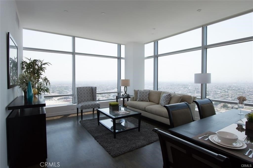 900 W Olympic Boulevard - Photo 0
