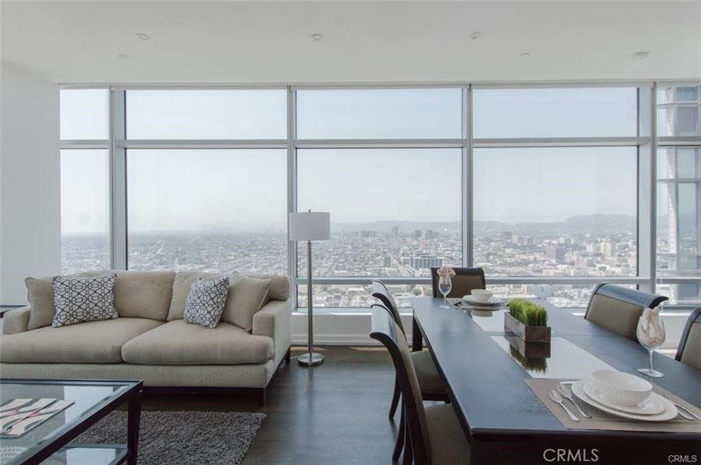 900 W Olympic Boulevard - Photo 1