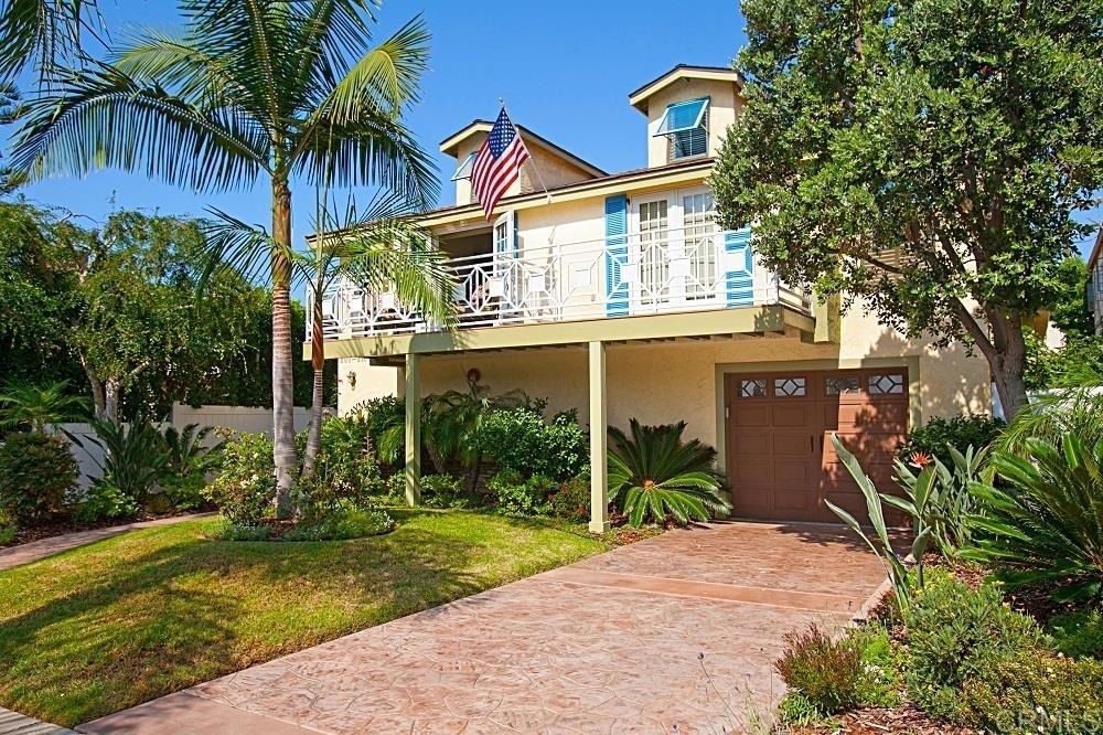 814 D Ave - Photo 0