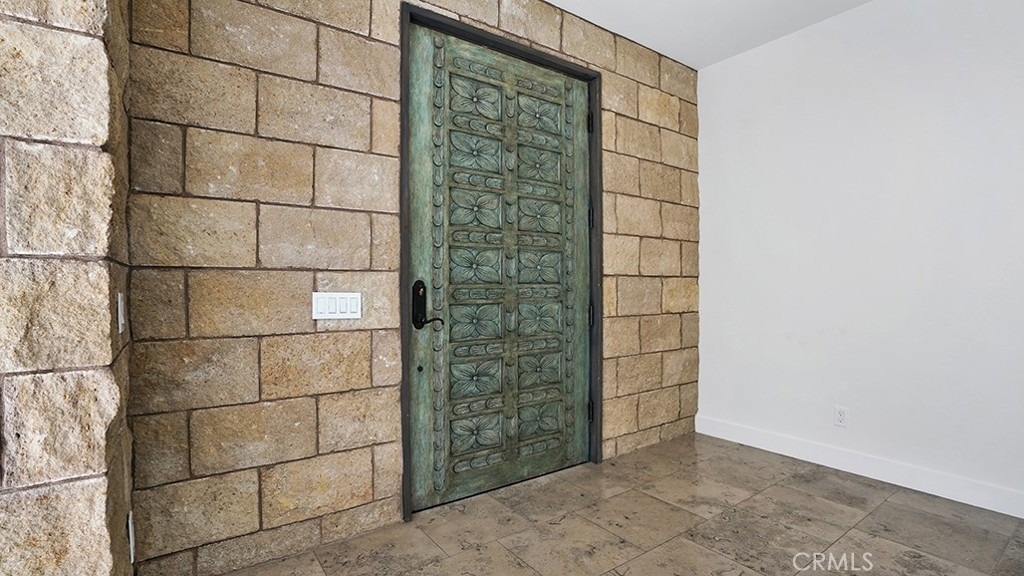 243 Poppy Avenue - Photo 2