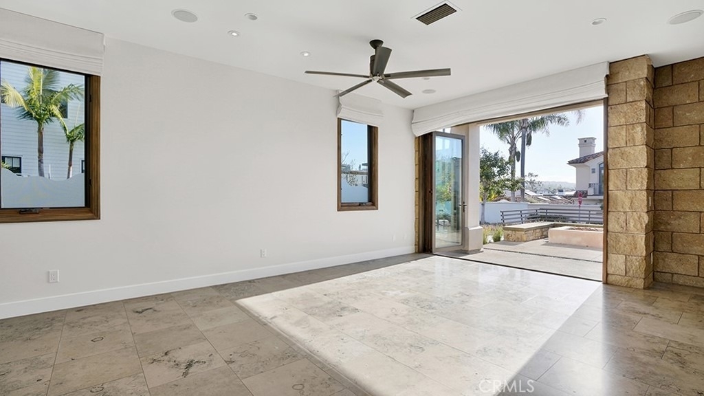 243 Poppy Avenue - Photo 3