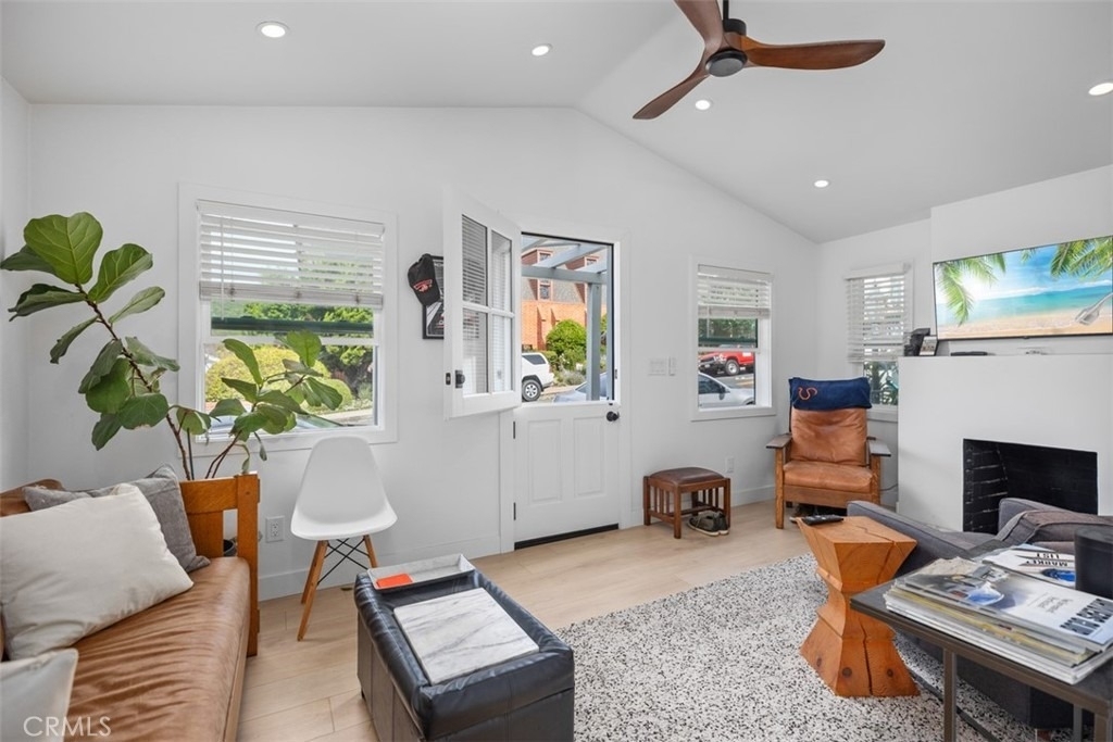 371 Park Ave - Photo 0