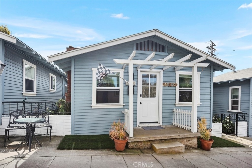 371 Park Ave - Photo 1