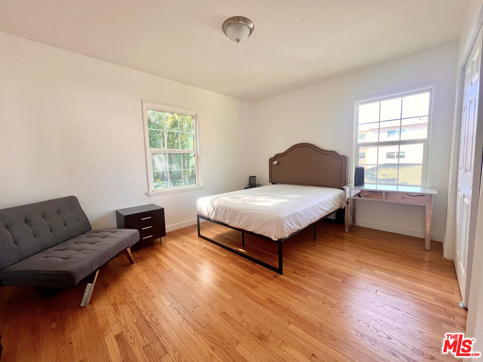 2333 S Garth Avenue - Photo 2
