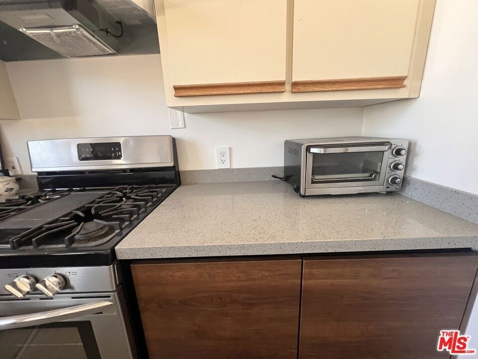 2333 S Garth Avenue - Photo 8