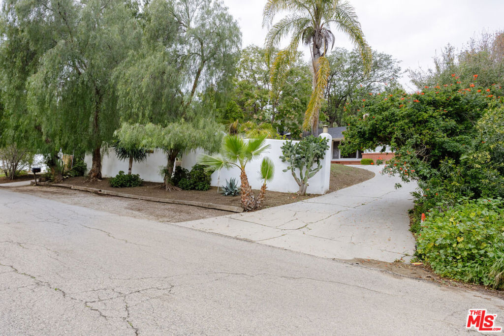 19439 Oxnard Street - Photo 27