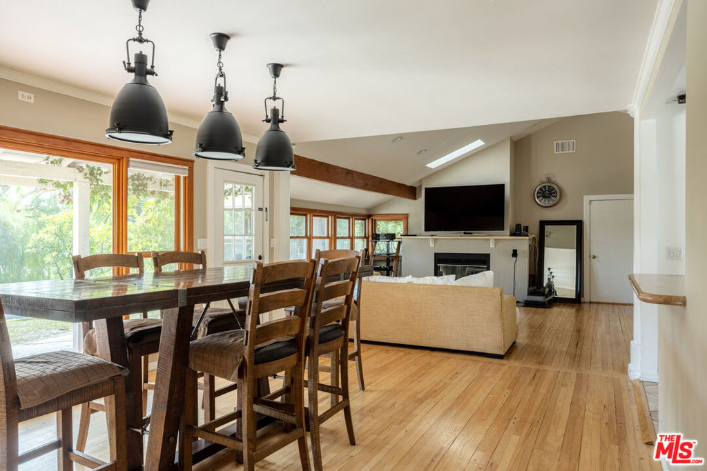 19439 Oxnard Street - Photo 4