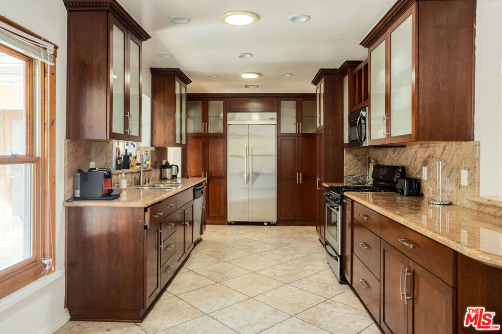 19439 Oxnard Street - Photo 24
