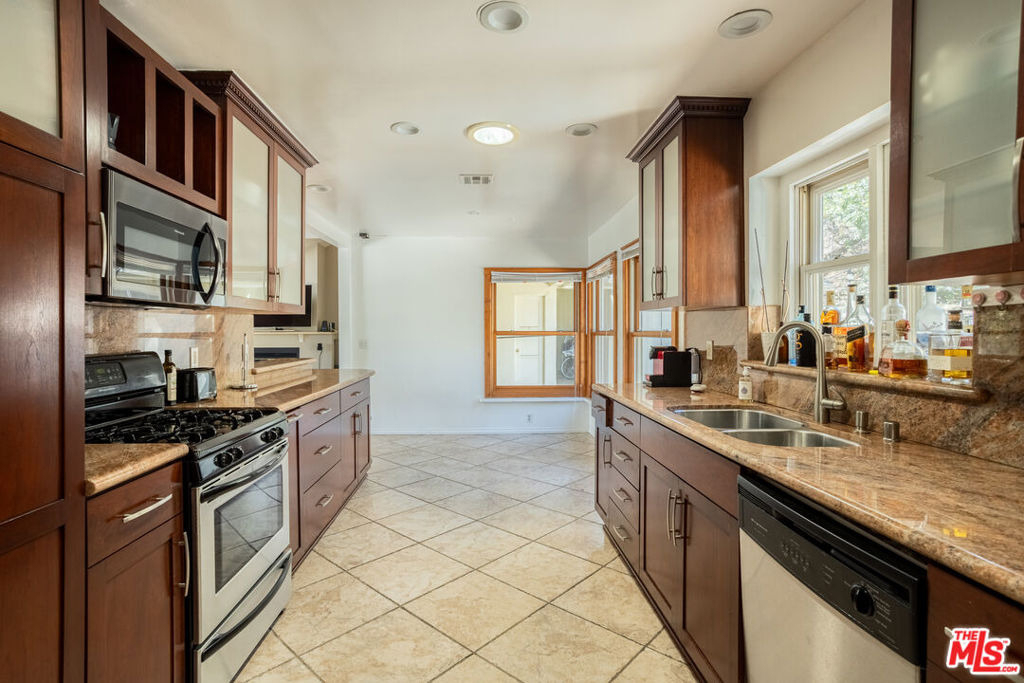 19439 Oxnard Street - Photo 23