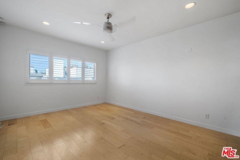 8550 Holloway Drive - Photo 19