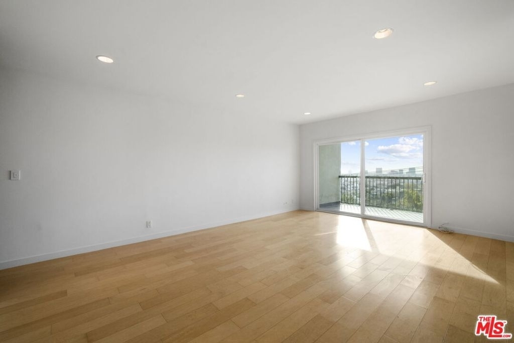 8550 Holloway Drive - Photo 5