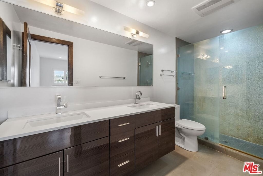 8550 Holloway Drive - Photo 22