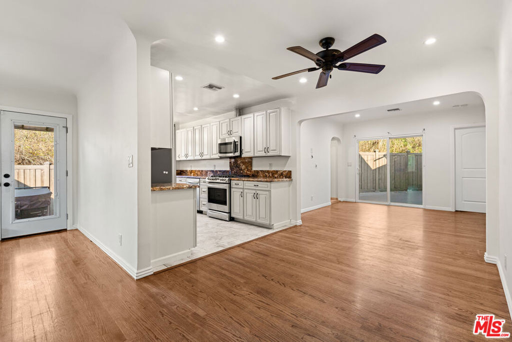 4530 Bakman Avenue - Photo 3