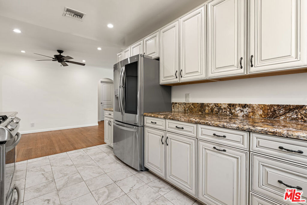 4530 Bakman Avenue - Photo 5