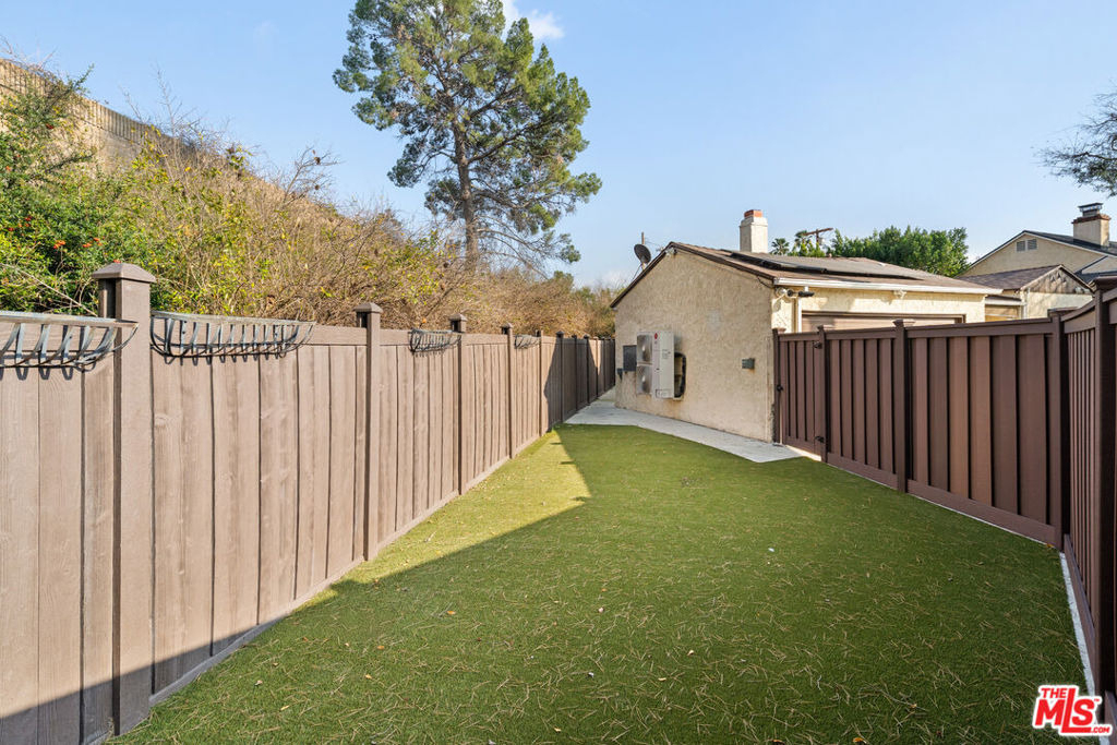 4530 Bakman Avenue - Photo 20